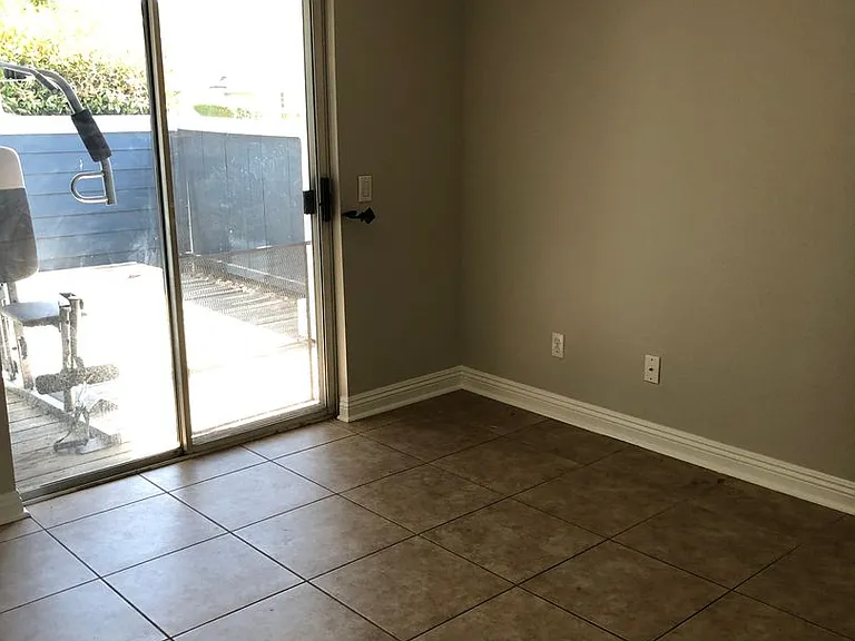 10328 New Bedford Ct — Photo 10