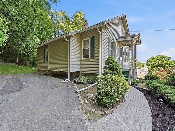 3rd image of 114 Field St