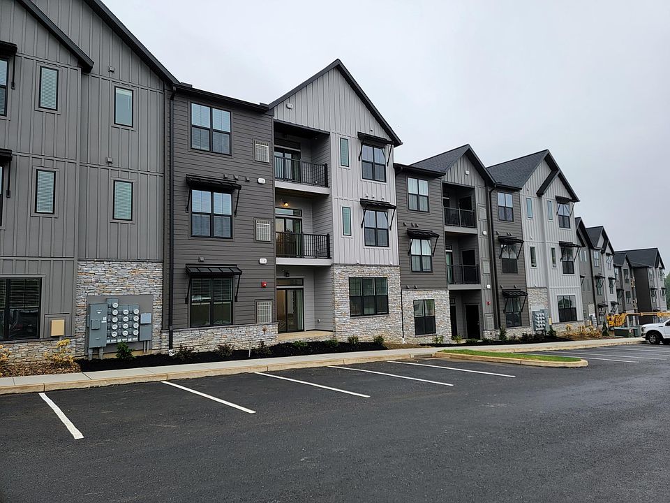 Similar buildings at Union Summit at Susquehanna Union Green