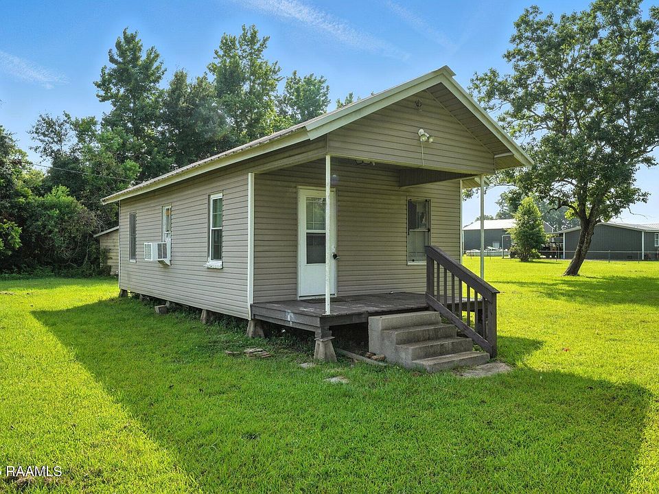 1st image of 320 River Woods Dr