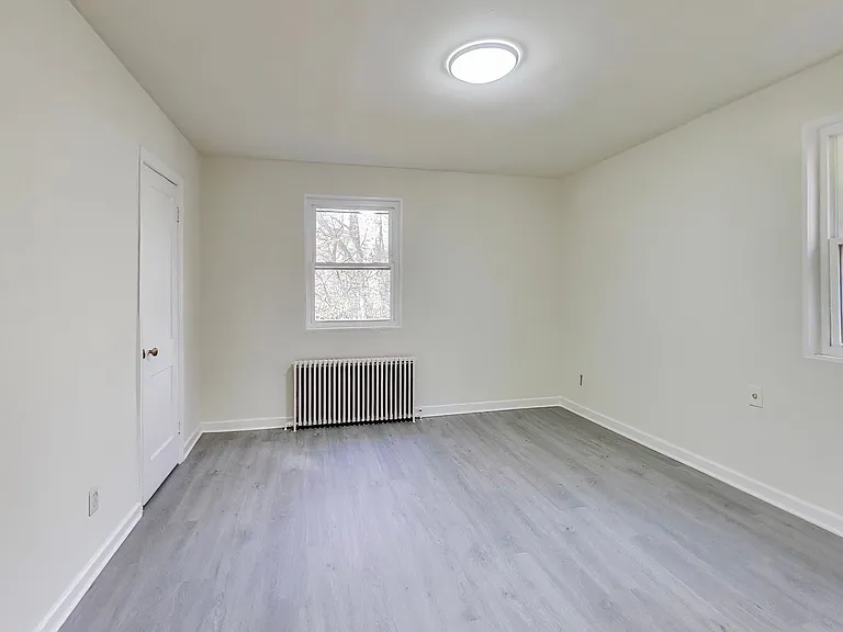 Roanoke Ave 8318 — Photo 10