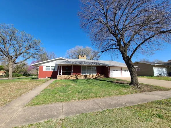 201 S Cedar St, Lindsborg, KS 67456
