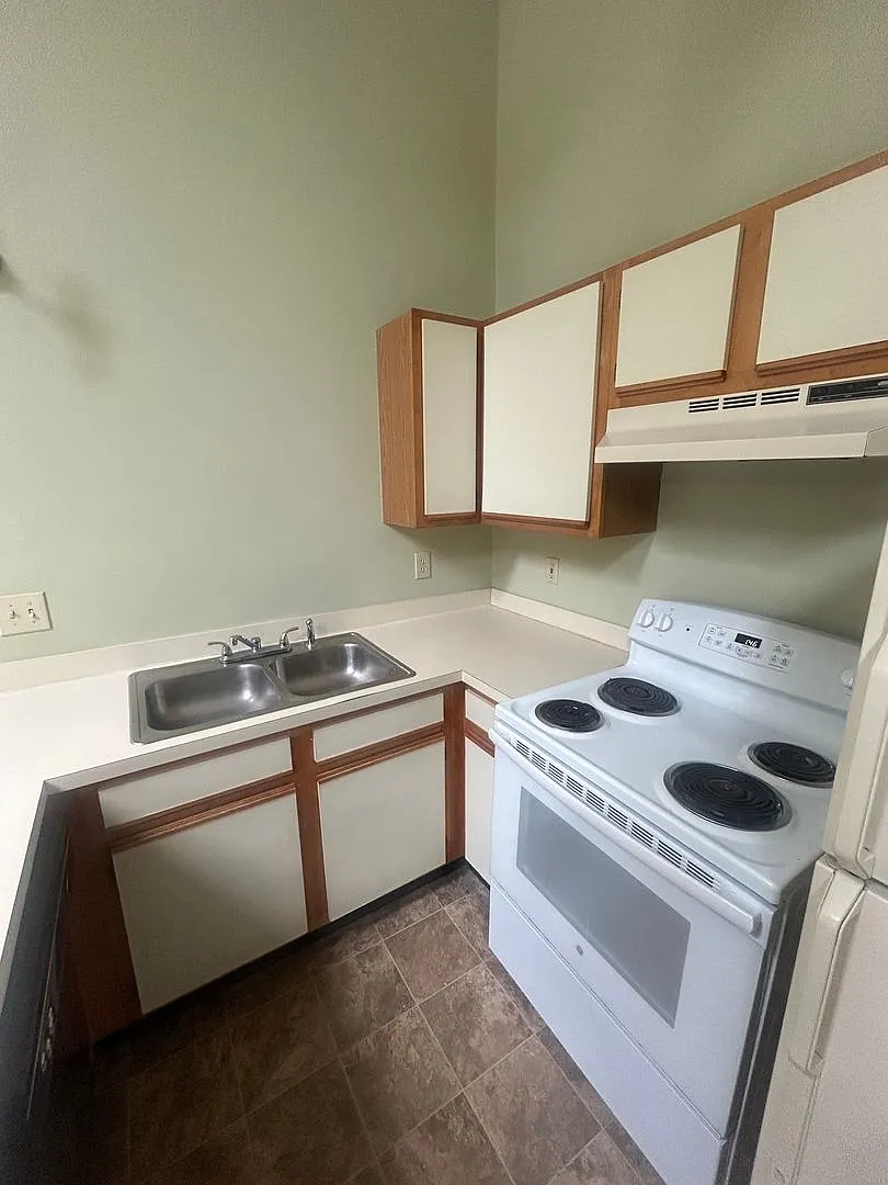 924 H Fairwood Lakes — Photo 3
