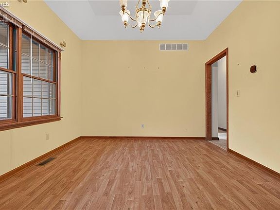 5th image of 612 Bayberry Rd