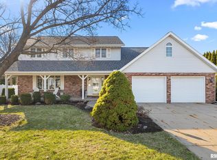 121 Woodcrest Ave, Morton, IL 61550