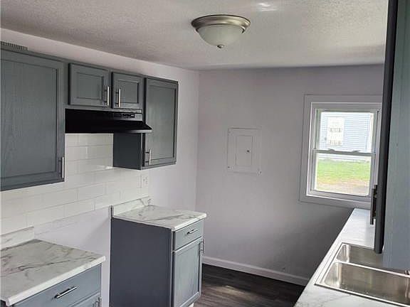 4th image of 103 E Pearl St