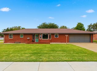 1215 S Grand Ave, Cherokee, OK 73728