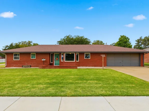 1215 S Grand Ave, Cherokee, OK 73728