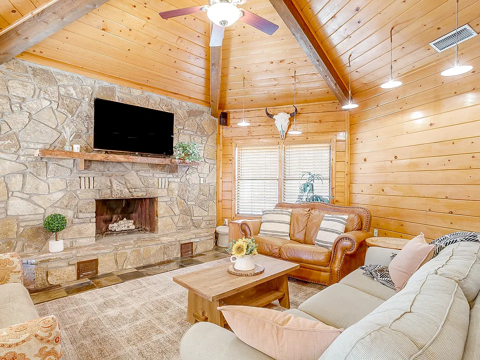 502 Western Hills Trl