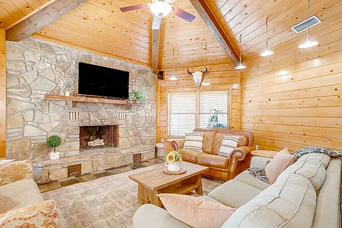 502 Western Hills Trl Photo 1