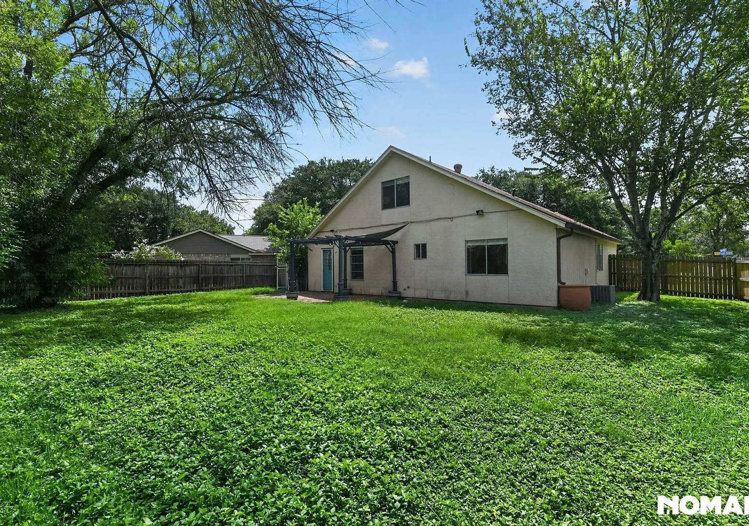 3 Bedroom Single Family in San Antonio — Photo 4