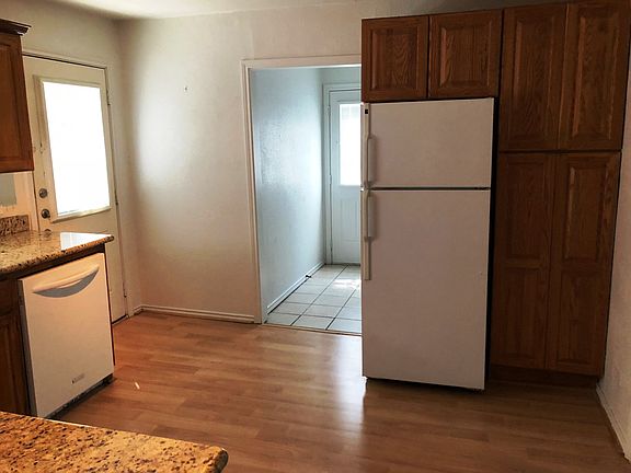 5th image of 108 E Avenue F