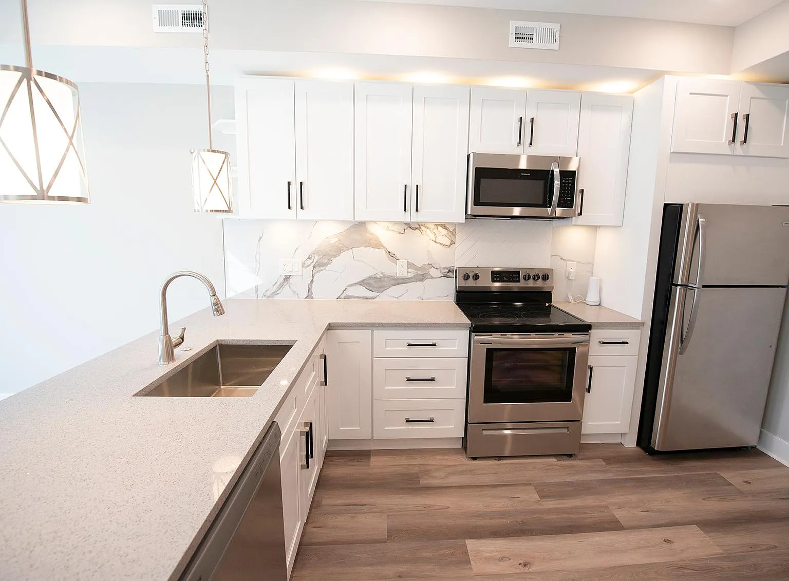 3 bed, 1250 sqft, $1,900 — Photo 2