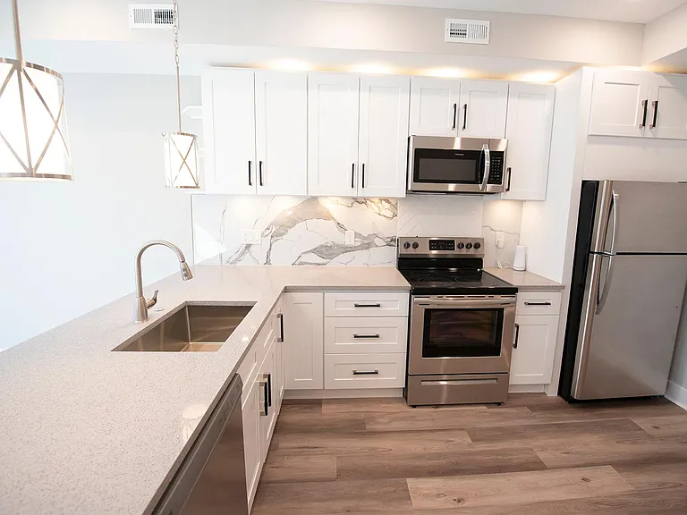 2835 W Oxford St #2 — Photo 2