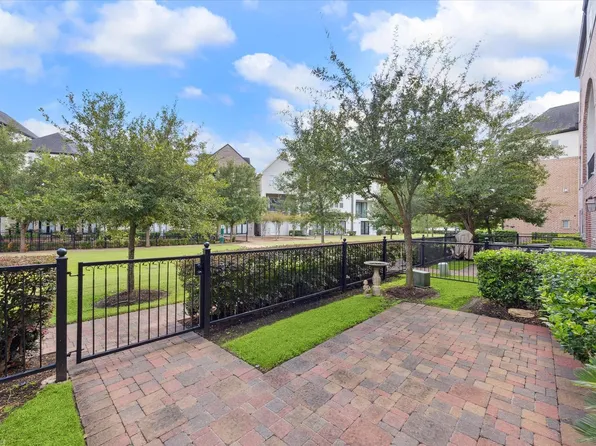 9634 Kings Cross Sta, Houston, TX 77045