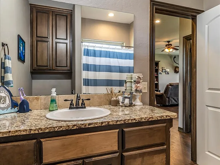 8398 SW Sun Valley Dr — Photo 29