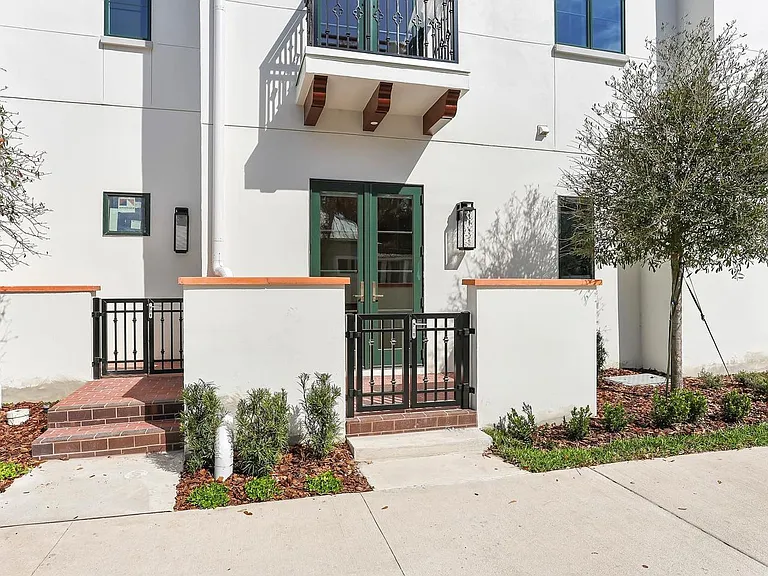 Experience Modern Luxury at Smith & Main: Premier Living in Downtown Winter Garden — Photo 15