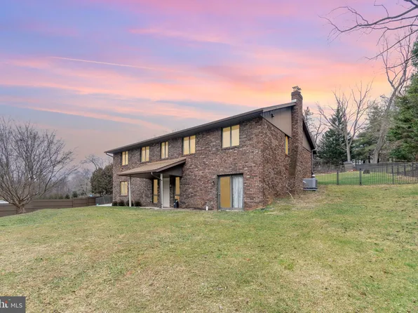 9 Water St, York, PA 17403