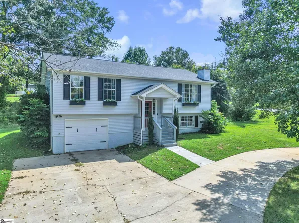 431 Maplewood Cir, Greer, SC 29651
