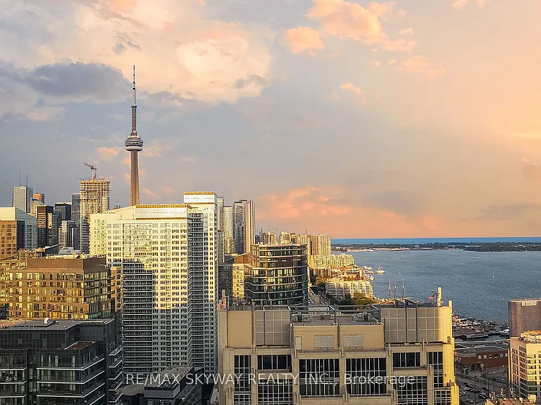 628 Fleet St #LPH03 — Photo 40