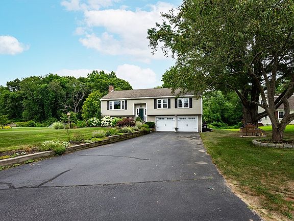 2nd image of 39 Indian Meadow Dr