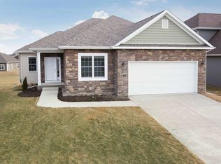 85 Cobblestone Ln, Le Claire, IA 52753