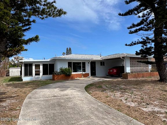 2nd image of 854 Angle St NE