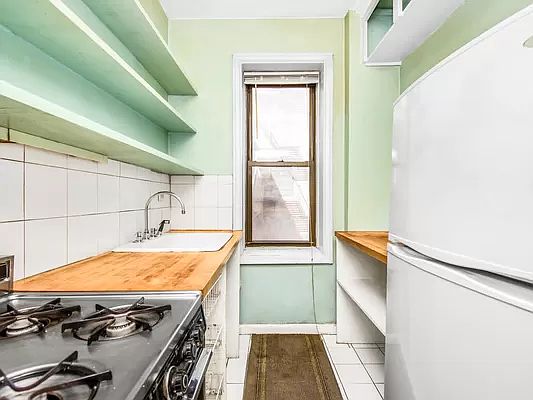 4th image of 687 W 204th St APT 3A