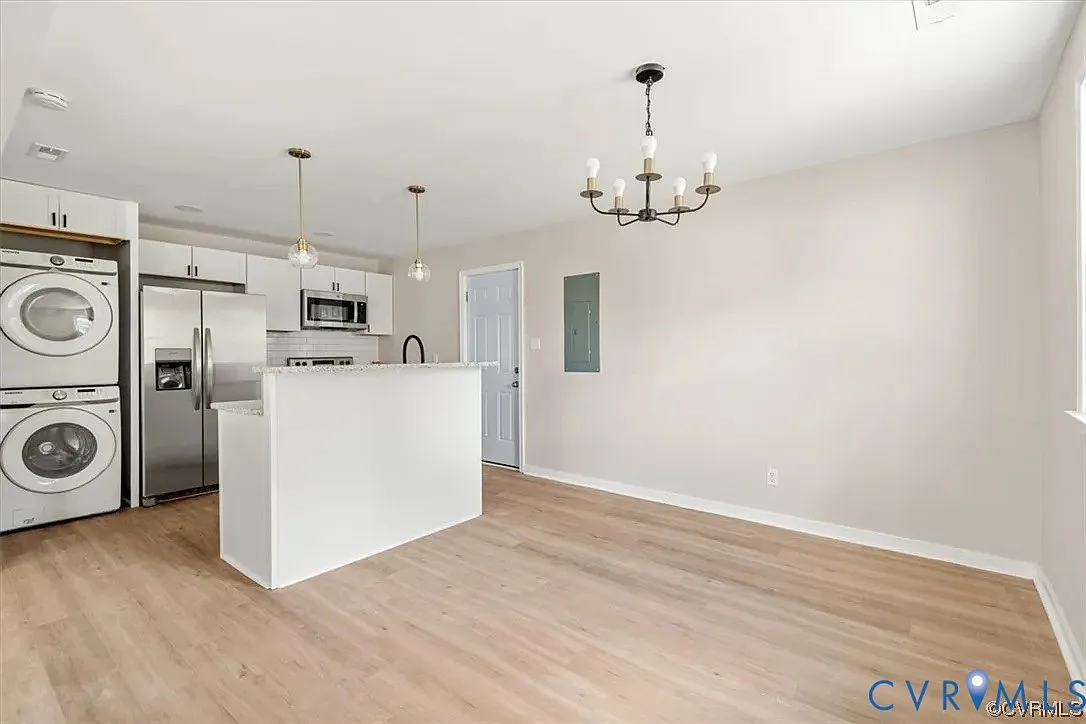 3 bed, 2.0 bath, 1040 sqft, $1,900 — Photo 4