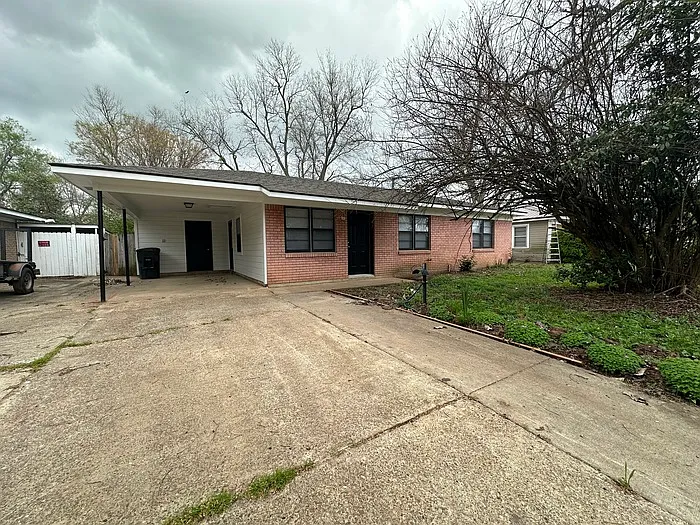 3 bed, 1.0 bath, 1030 sqft, $1,450 — Photo 1