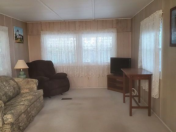 3rd image of 4412 Chapel Dr