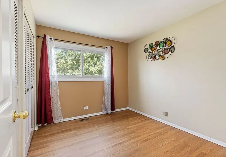 1003 S Finley Rd — Photo 16