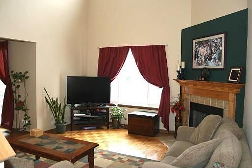 2nd image of 919 Lauren Ct