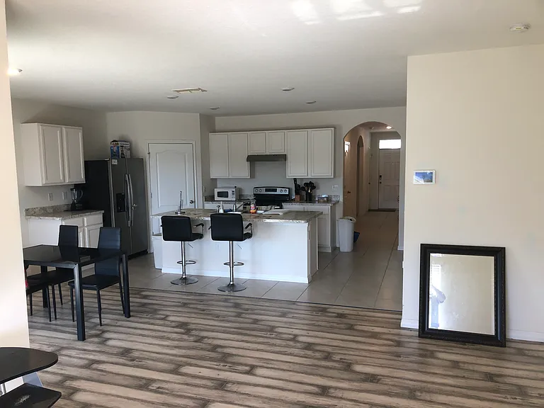 172 Emanuelle Dr — Photo 7