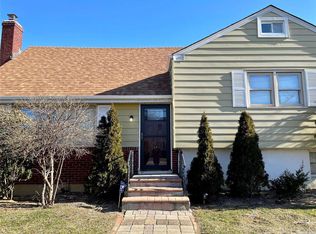 2 Field Pl, Baldwin, NY 11510