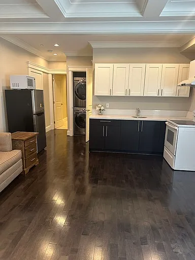 1 bed, 1.0 bath, 700 sqft, $2,300 — Photo 3