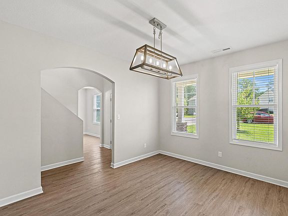5th image of 211 Seneca Ct