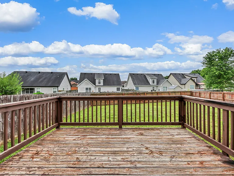 563 Falkland Cir — Photo 28