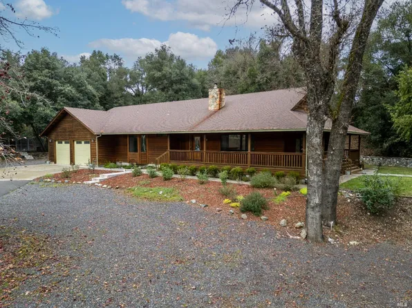 8250 Vineyard Oaks Drive, Redwood Valley, CA 95470