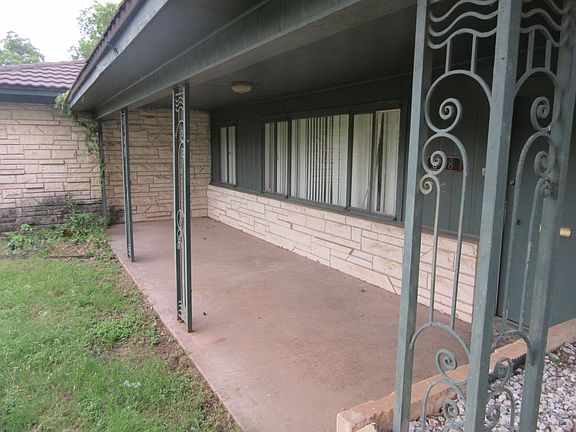 2nd image of 818 S Leggett Dr