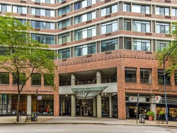 211 E Ohio St APT 2706, Chicago, IL 60611