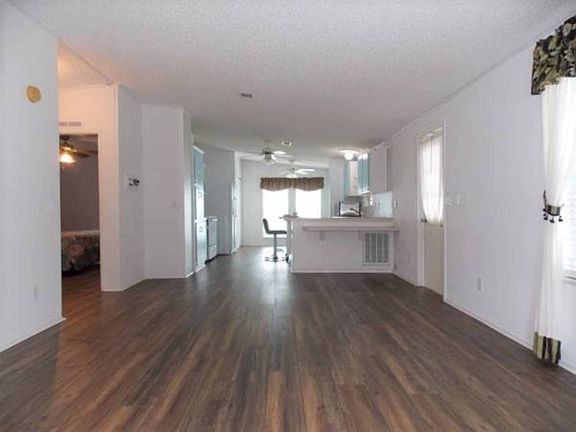 2nd image of 828 Pleasantview Dr