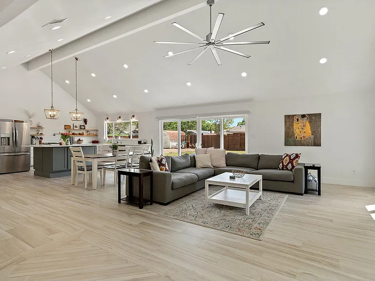 3008 N Britain Rd — Photo 3