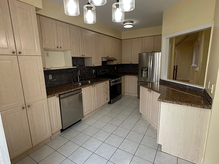 544 Matisse Pl — Photo 10
