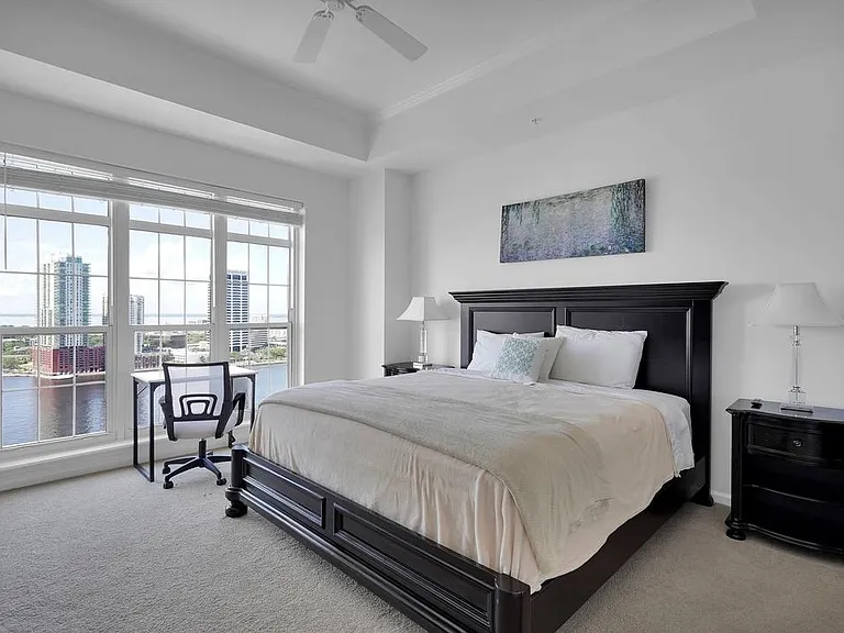400 E Bay St #Penthouse 4 — Photo 33