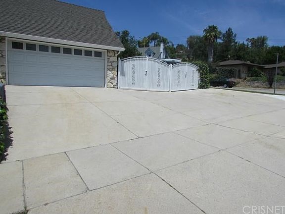 4th image of 8595 Hanna Ave
