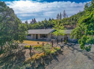 920 Oak Valley Dr, Yreka, CA 96097