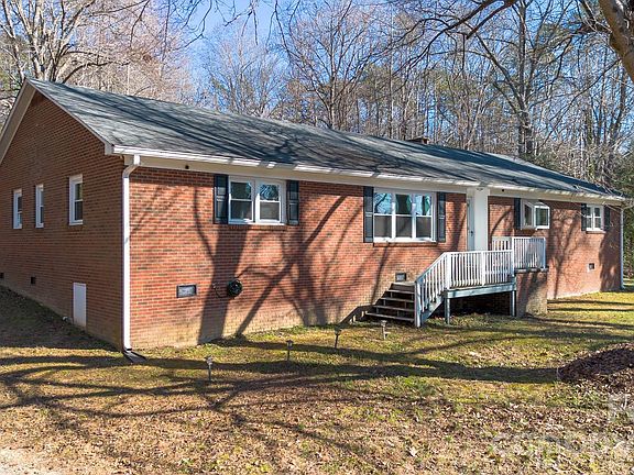 2nd image of 926 Mauney Rd