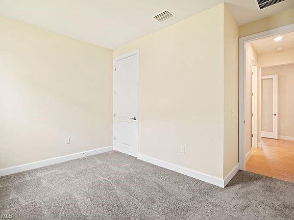 5th image of 17506 Elkgrove Ln