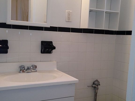 3rd image of 4535 46th St APT 1H